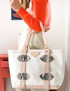 Kelly Wynne - Out of Town Tote Small in Sand